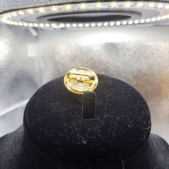 Vintage Cameo Pin - Picture 3 of 3